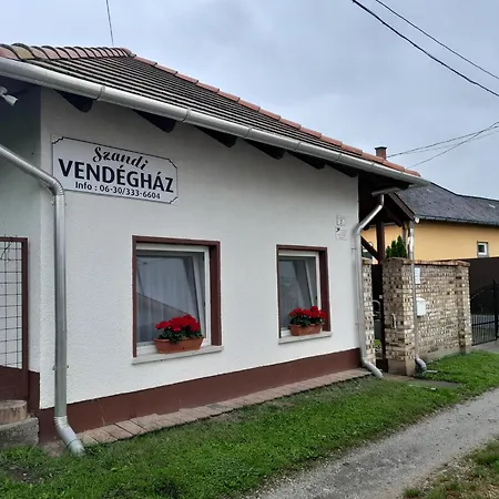 Szandi Vendeghaz Apartament *